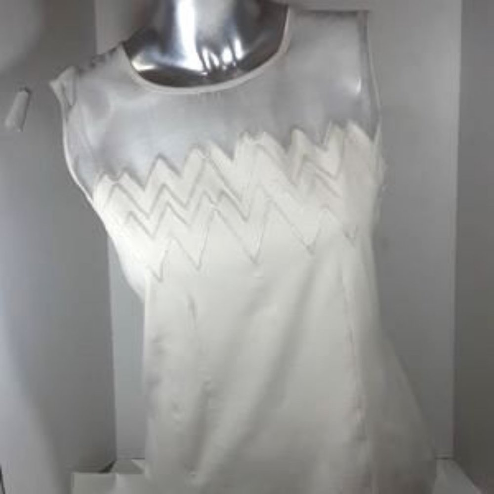 Sleeveless light Beige nic & zoe Top Small